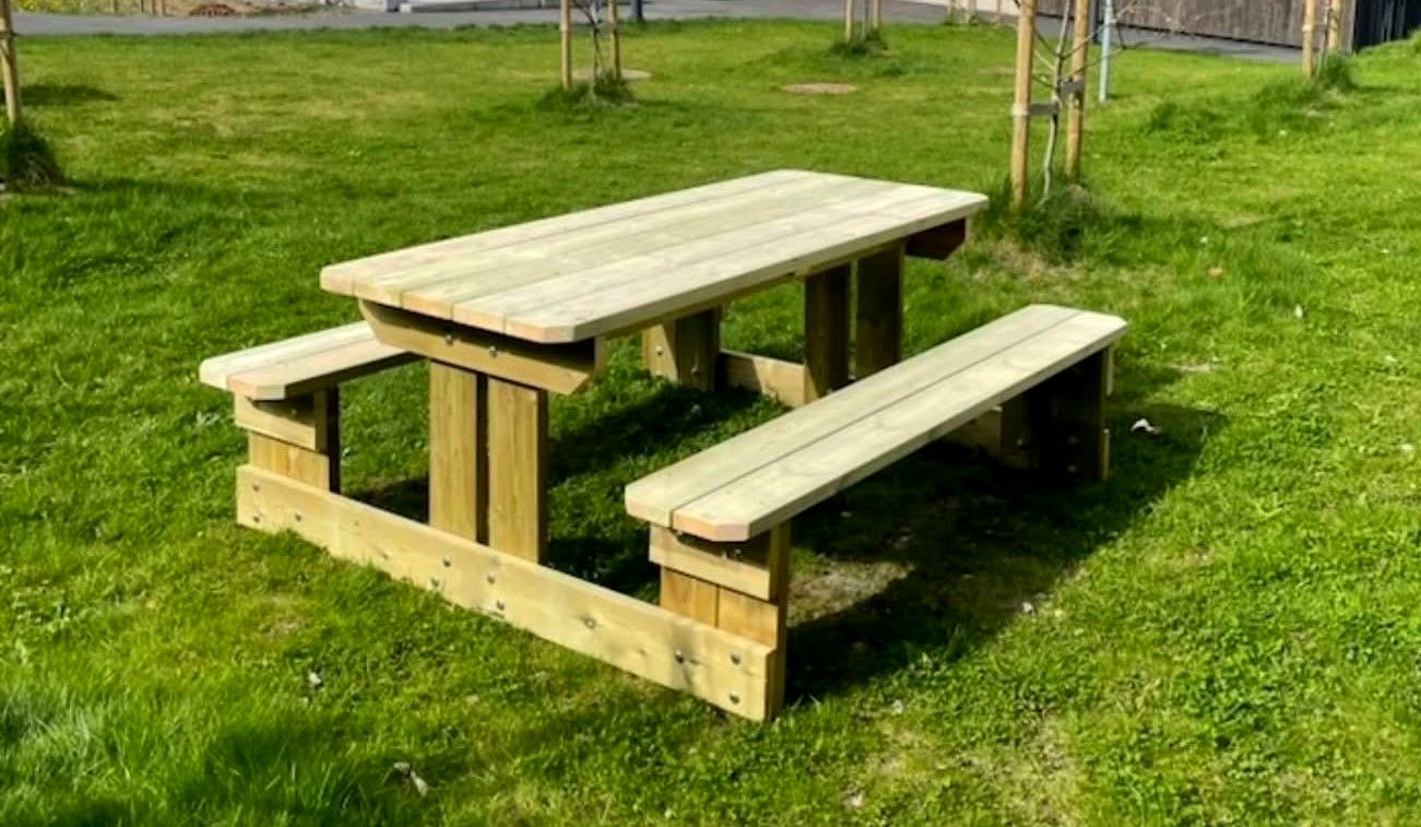 Benk uten rygg  (standard rasteplassbenk)